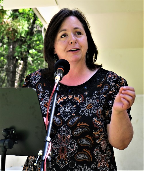 Tonya Graham speaking into a microphone on stage